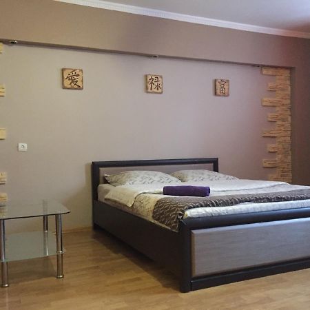 Uzh Apartments Uzhhorod Bagian luar foto