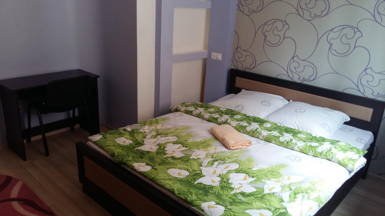 Uzh Apartments Uzhhorod Bagian luar foto